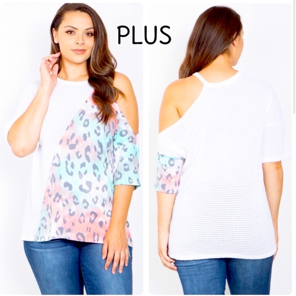 ❤️Plus Size Leopard Print Cold Shoulder Top - Picture 2 of 5